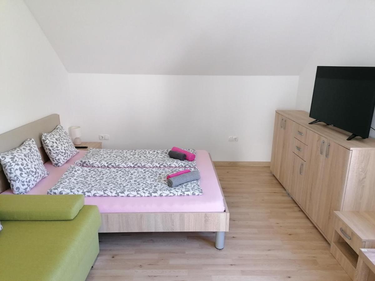 Apartment Marjetka Zirovnica Eksteriør billede