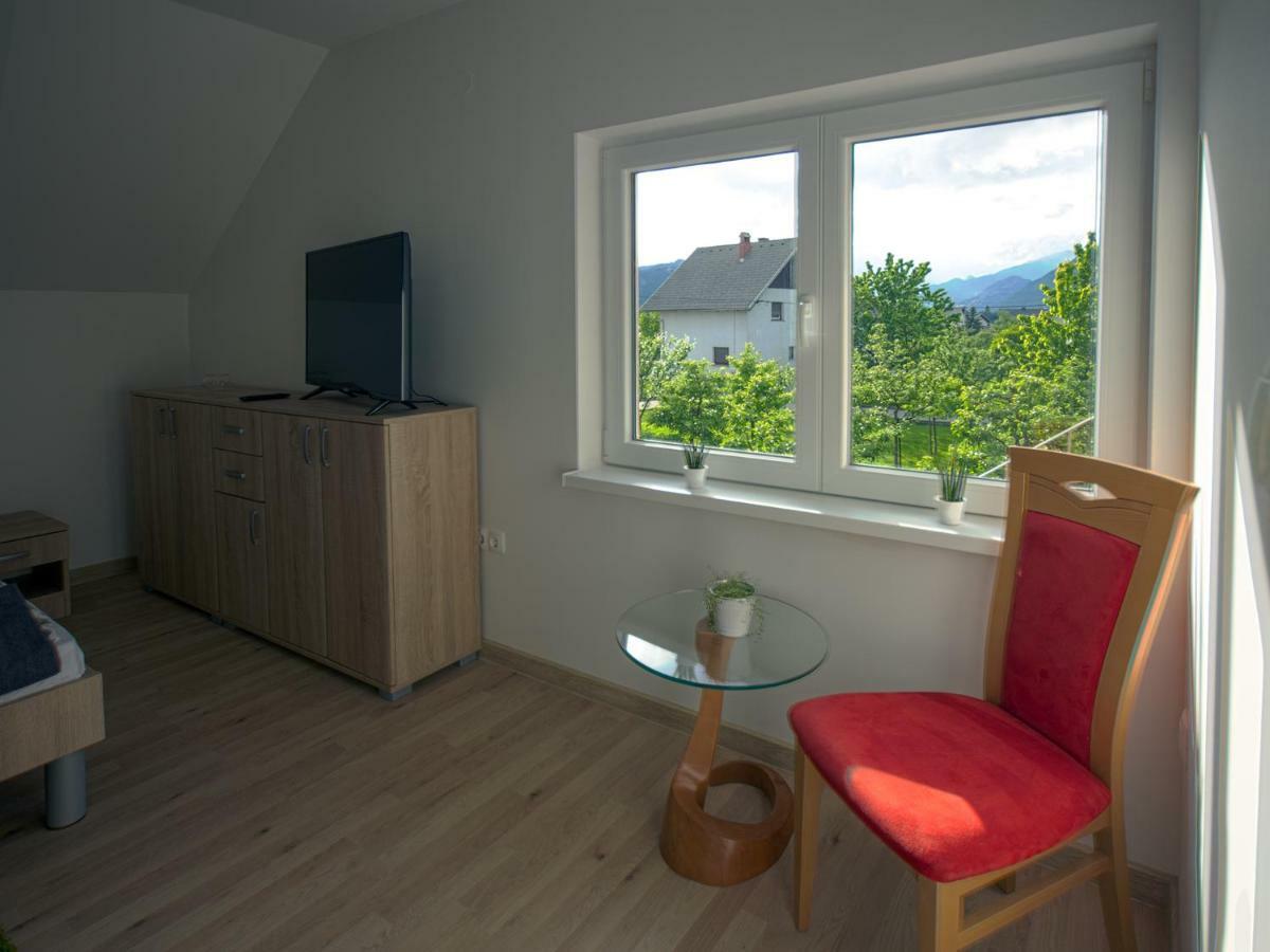 Apartment Marjetka Zirovnica Eksteriør billede